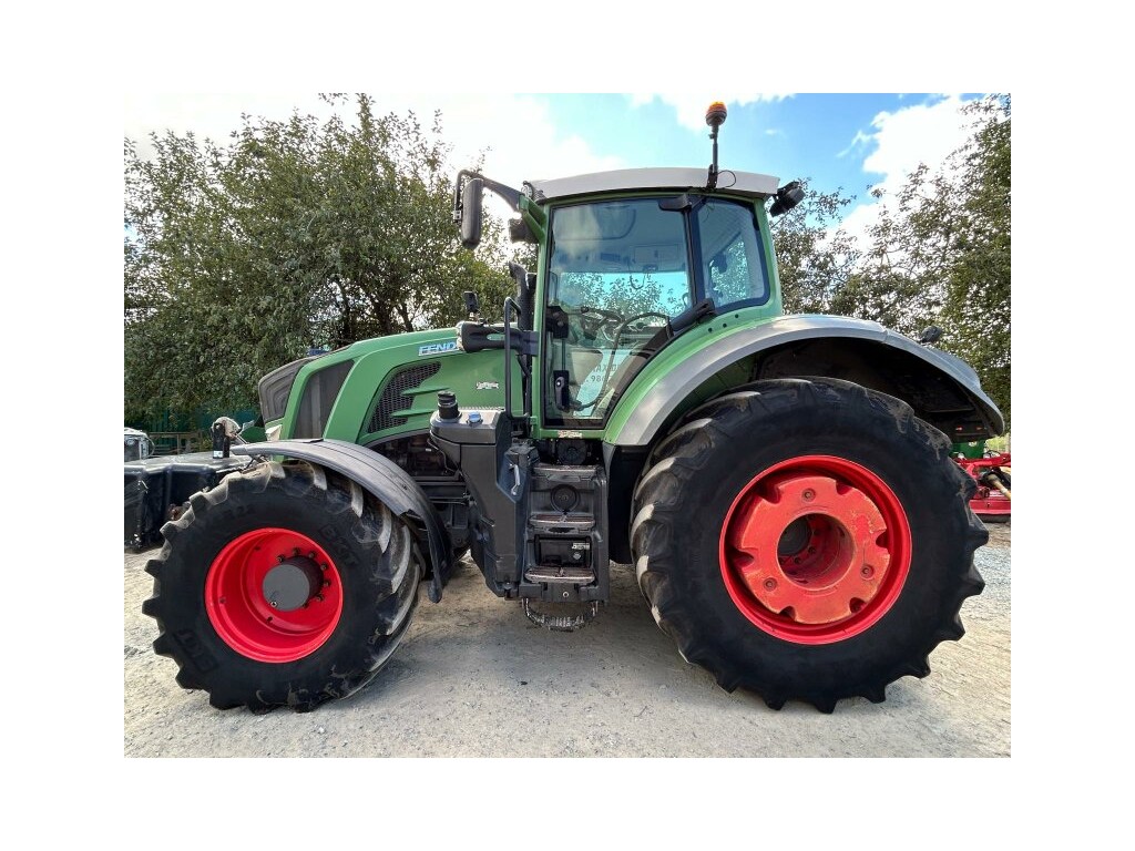 TRACTOR FENDT 824 US 2984