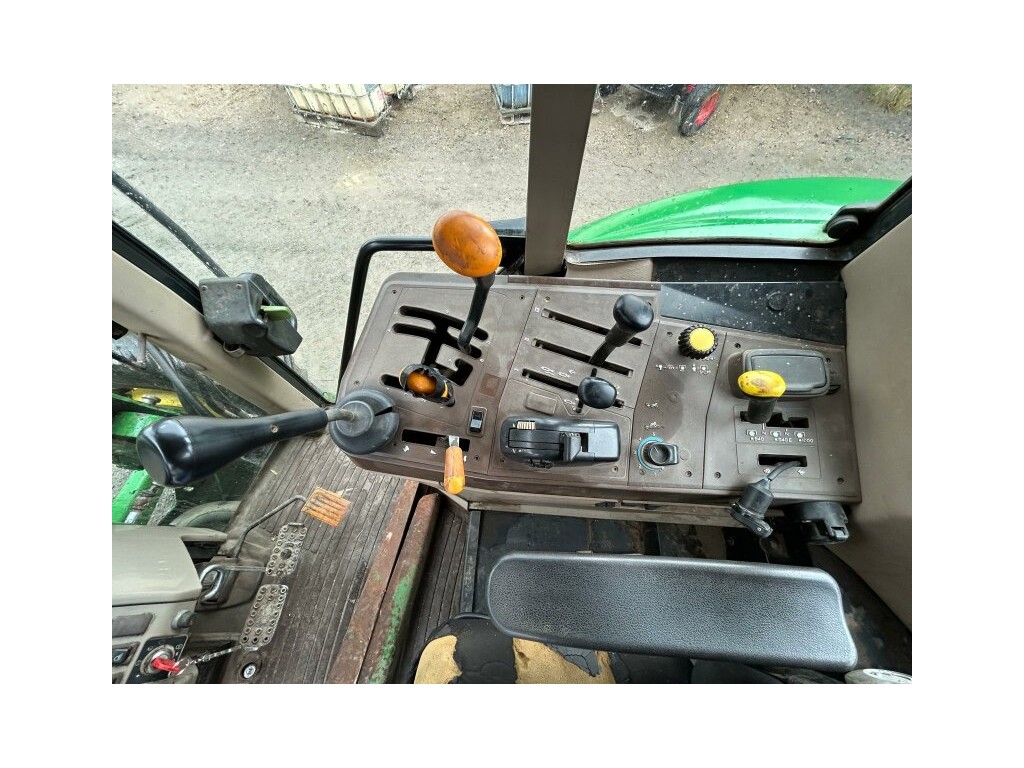 TRACTOR JOHN DEERE 6220 US 2966