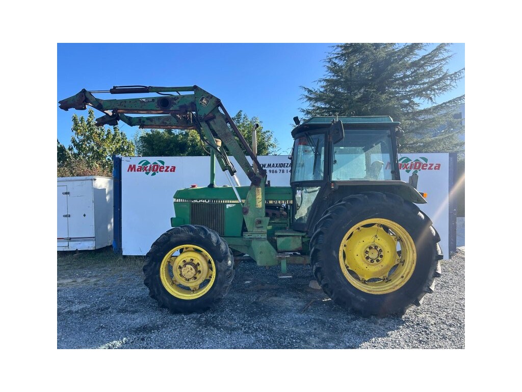 TRACTOR JOHN DEERE 3040 CON PALA US 3210